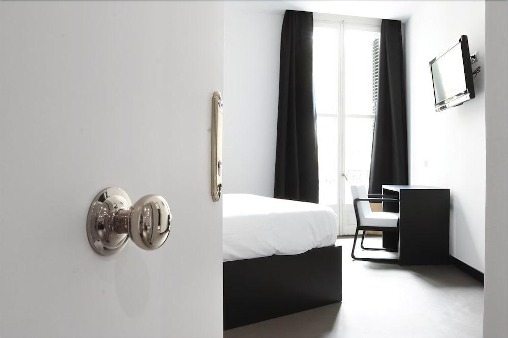 Amra Barcelona Caspe Hotel Bagian luar foto